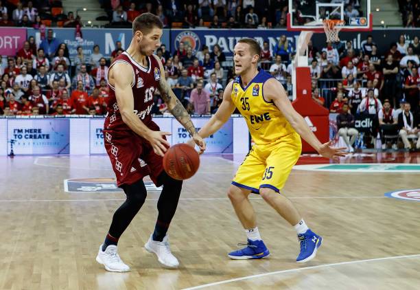 在联赛中 在联赛中