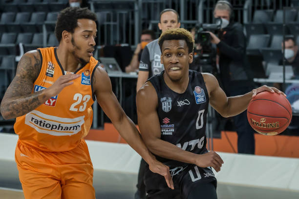 包括彼得 包括彼得